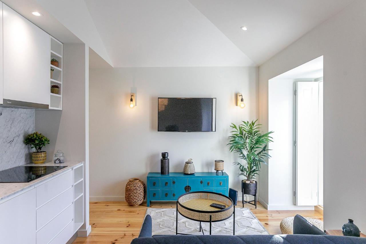 Lovelystay - Downtown Studio With Pool, Ac And Balcony Porto Exterior photo
