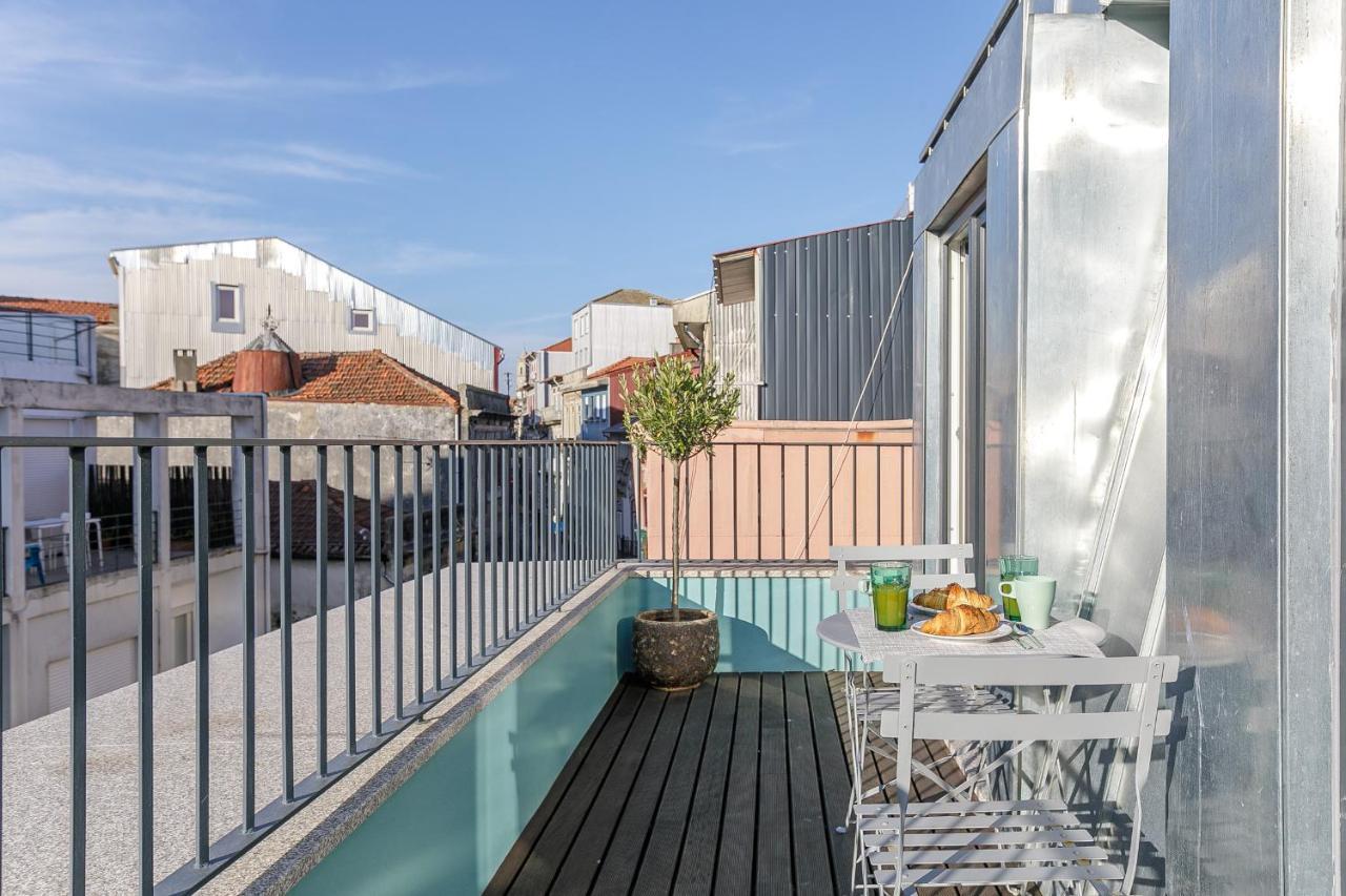 Lovelystay - Downtown Studio With Pool, Ac And Balcony Porto Exterior photo