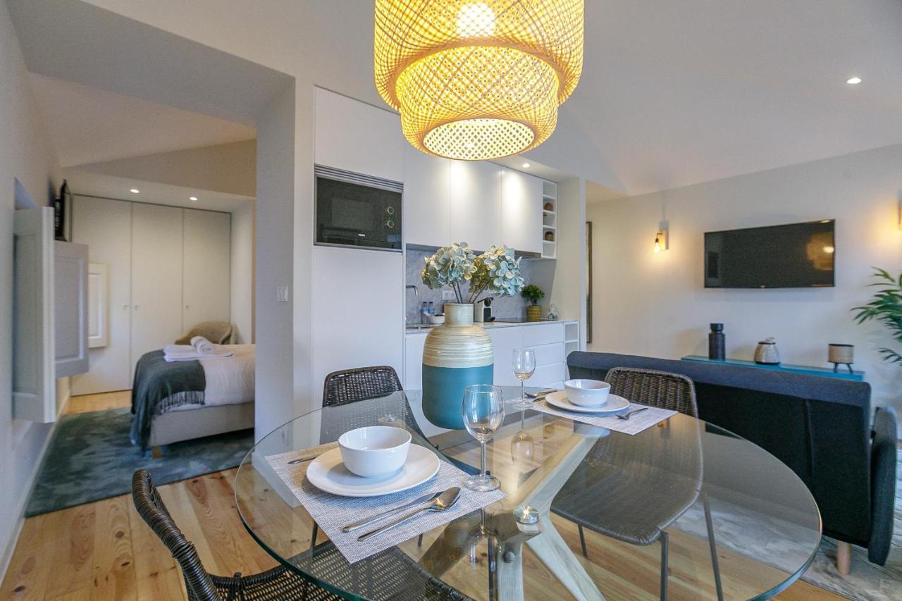 Lovelystay - Downtown Studio With Pool, Ac And Balcony Porto Exterior photo