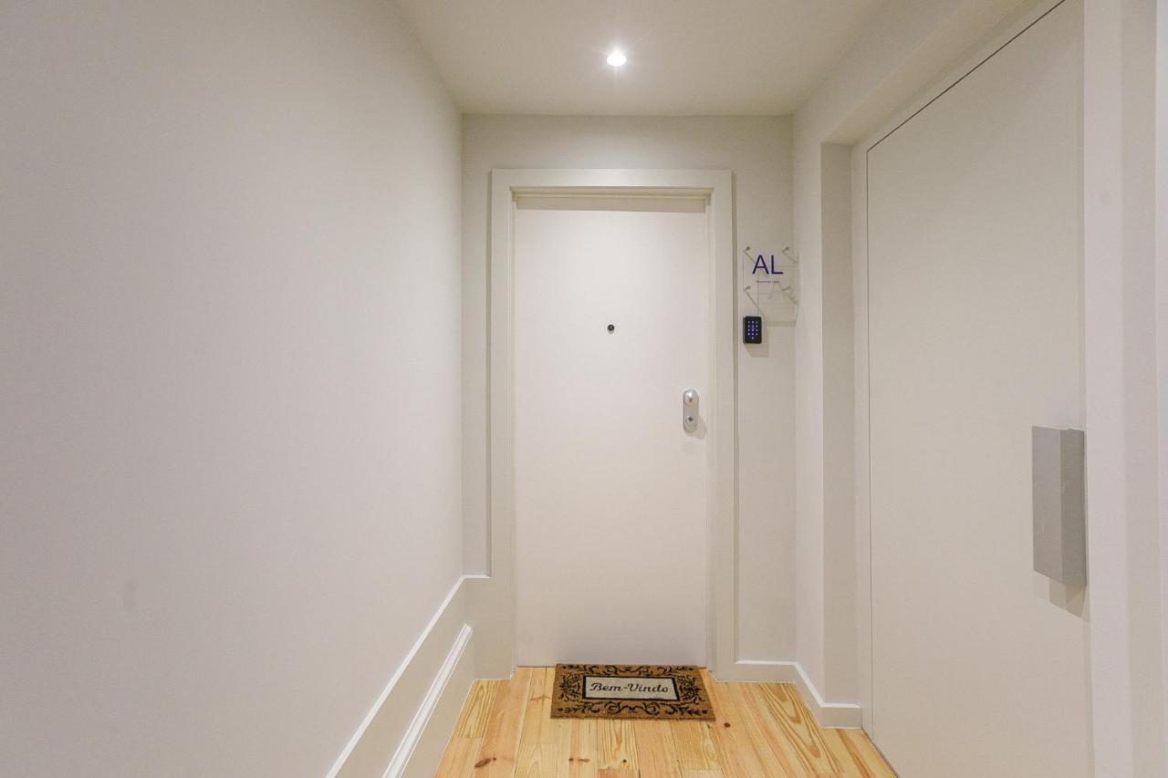Lovelystay - Downtown Studio With Pool, Ac And Balcony Porto Exterior photo