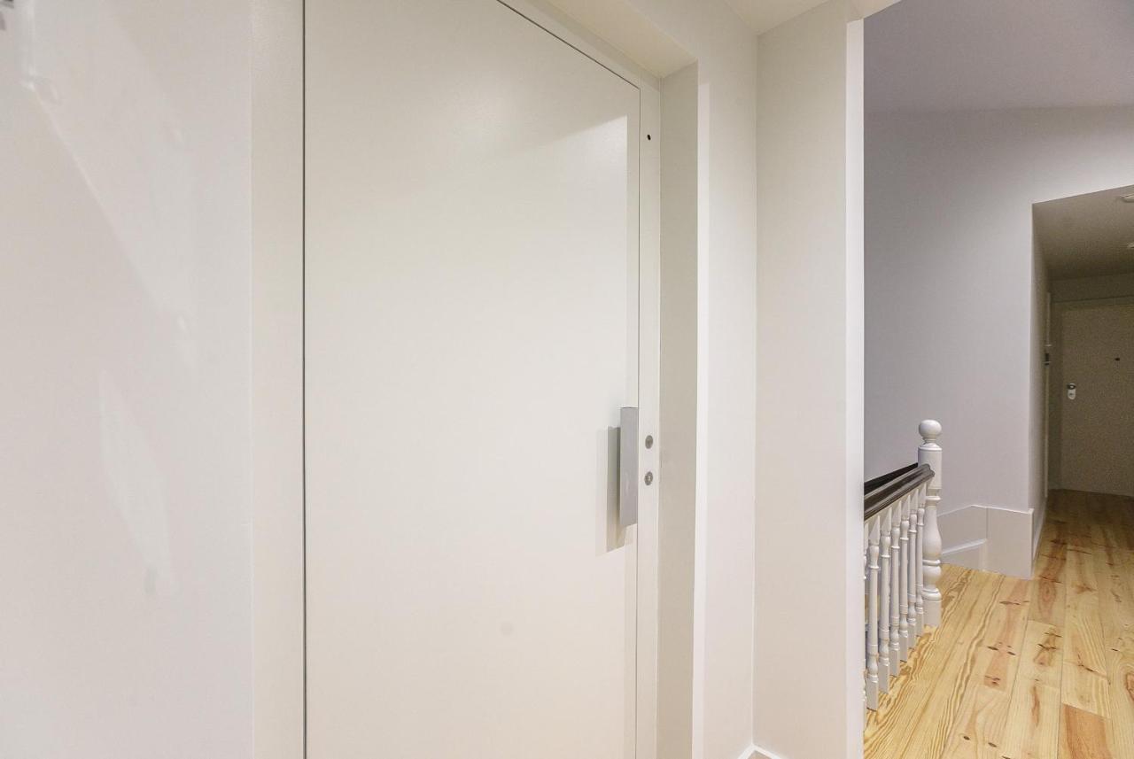 Lovelystay - Downtown Studio With Pool, Ac And Balcony Porto Exterior photo